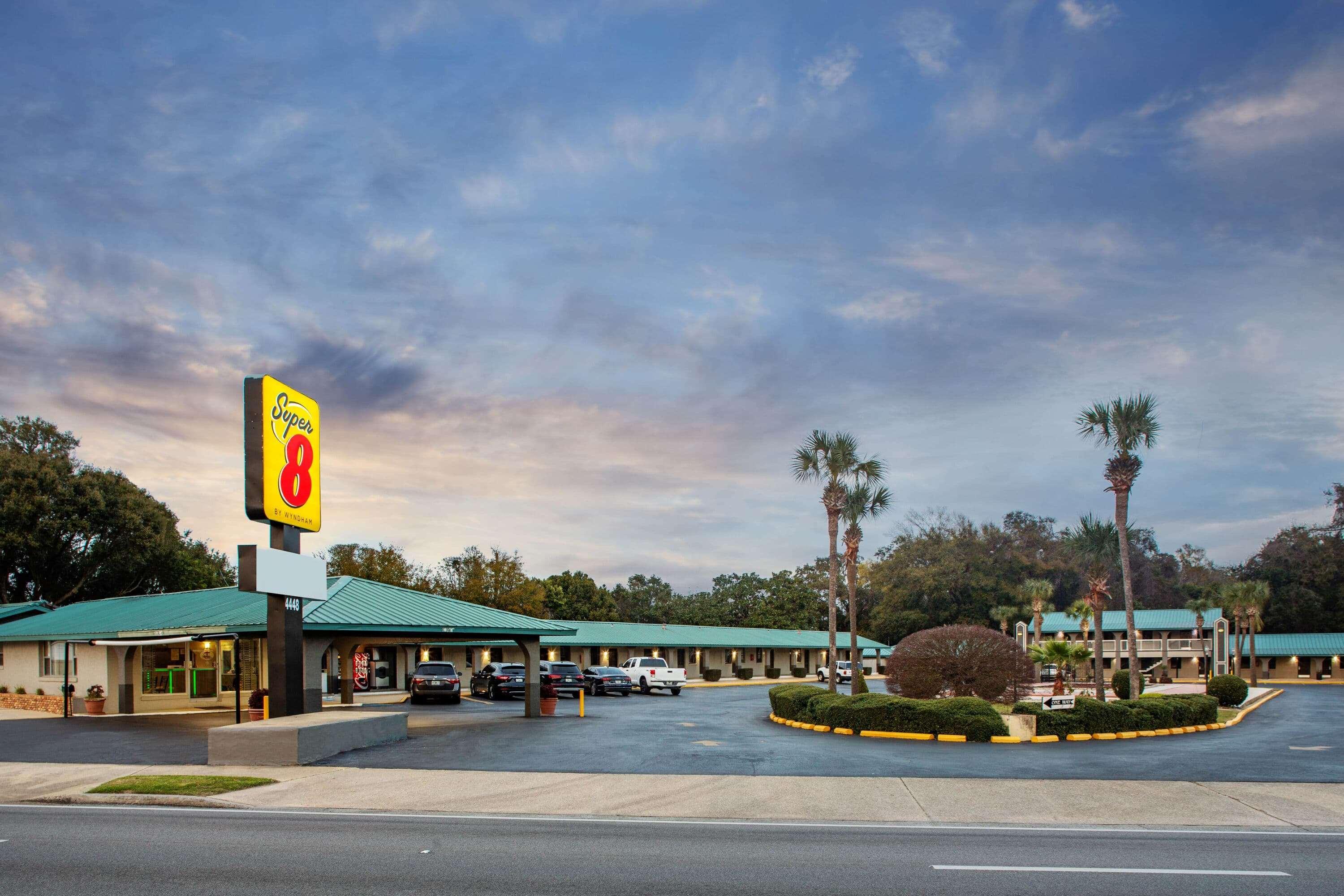 Super 8 By Wyndham Pensacola Nas Area Motel Beach Haven Ngoại thất bức ảnh
