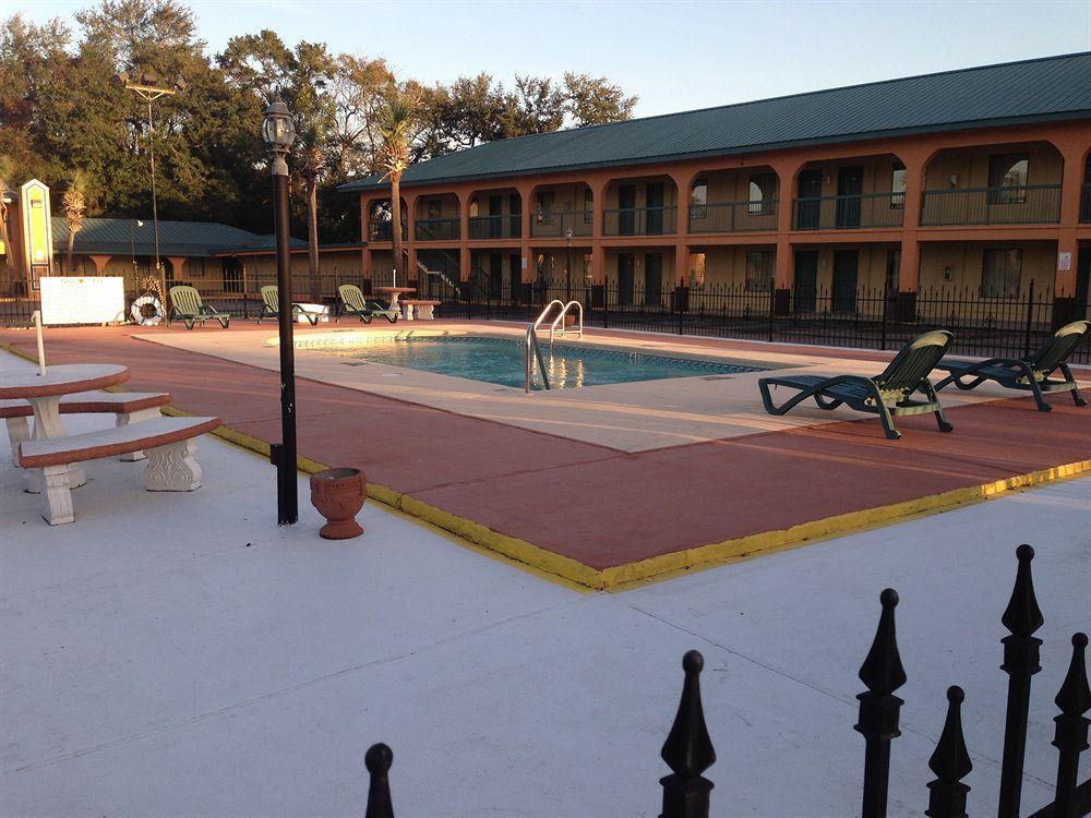 Super 8 By Wyndham Pensacola Nas Area Motel Beach Haven Ngoại thất bức ảnh